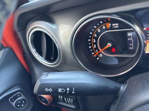 Used 2019 Jeep Wrangler Unlimited Sahara w/ Uconnect 4C Nav & Sound Group AWD/4WD image 24