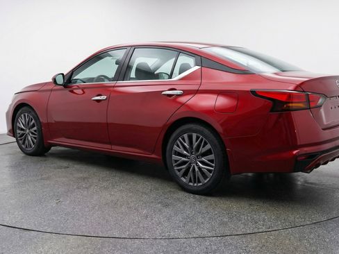 Used 2025 Nissan Altima 2.5 SV FWD image 6