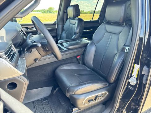 Used 2024 Jeep Wagoneer Series II w/ Flexible Seating Group RWD image 11