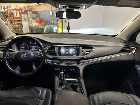 Used 2019 Buick Enclave Essence image 9