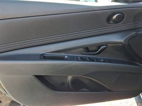 Used 2025 Hyundai Elantra Sport image 12