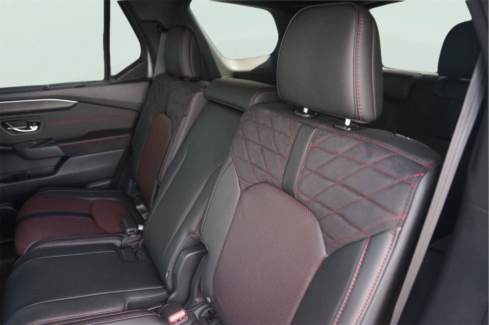 Used 2026 Honda Pilot Black Edition image 14