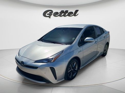 Certified 2021 Toyota Prius XLE FWD image 1