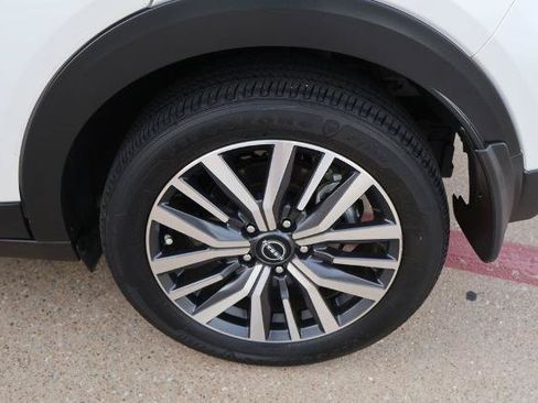 Certified 2024 Nissan Kicks SV FWD image 10