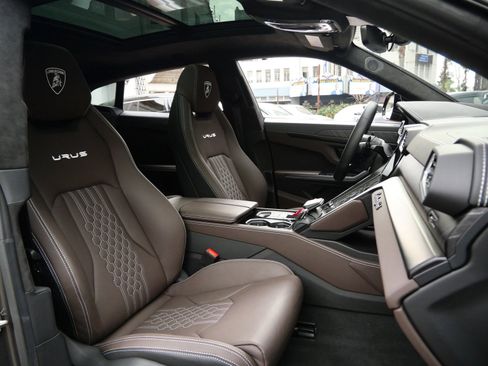 Used 2024 Lamborghini Urus S image 8