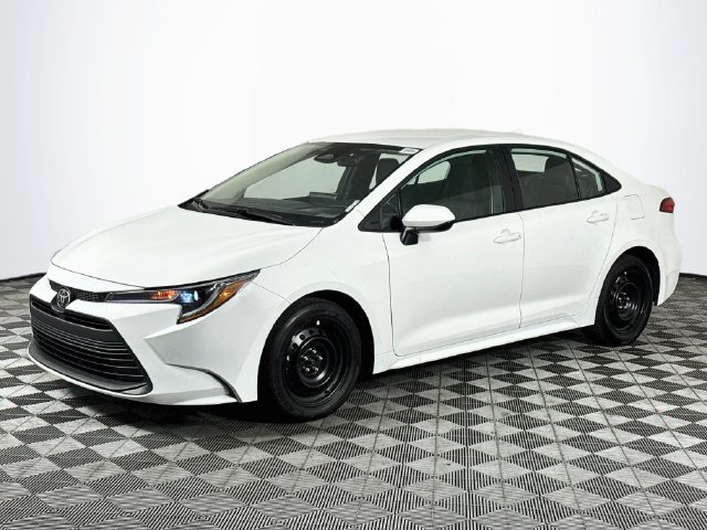 Used 2025 Toyota Corolla LE FWD image 4