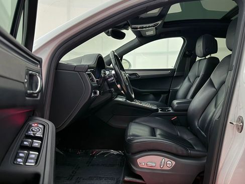 Used 2017 Porsche Macan GTS AWD/4WD image 19