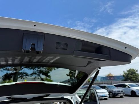 Certified 2023 Volkswagen Atlas SEL R-Line AWD/4WD image 9