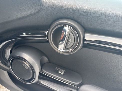 Used 2017 MINI Cooper S image 11