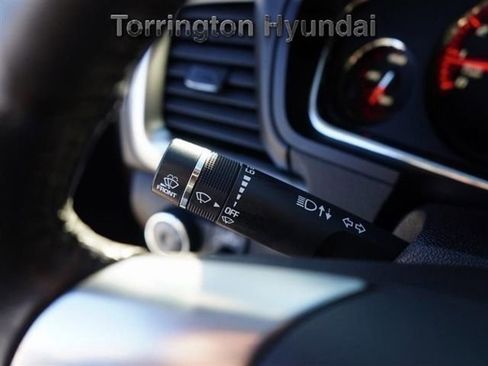 Used 2016 GMC Acadia SLE image 14