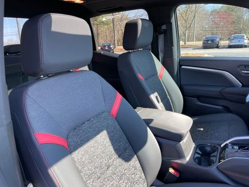 Used 2023 Chevrolet Colorado Z71 w/ Z71 Convenience Package 2 image 31