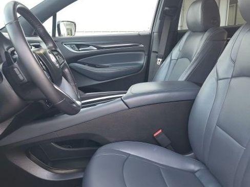 Used 2023 Buick Enclave Essence image 5