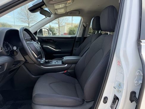 Certified 2024 Toyota Highlander LE image 23