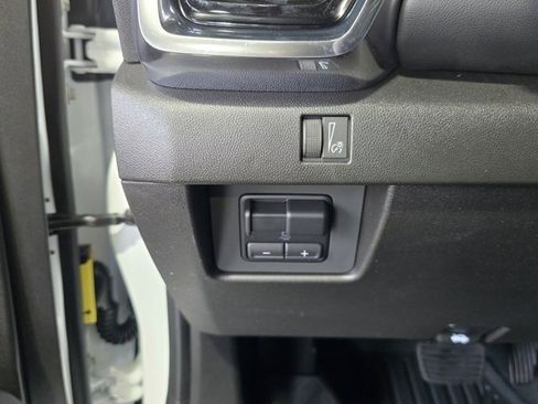 New 2025 GMC Canyon Elevation w/ Convenience Package image 24