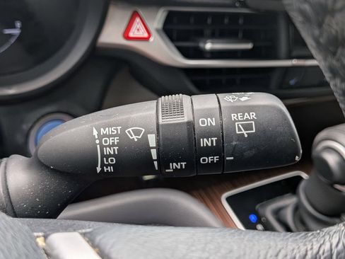 Used 2023 Toyota Sienna XLE FWD image 29