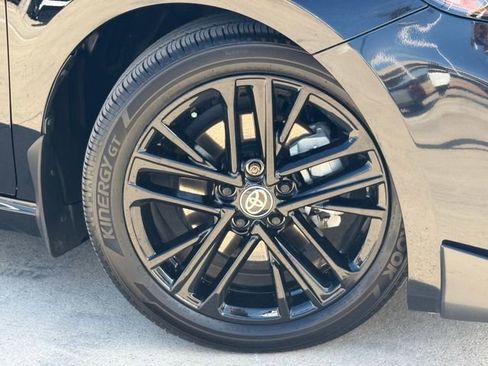 Used 2025 Toyota Camry SE image 2