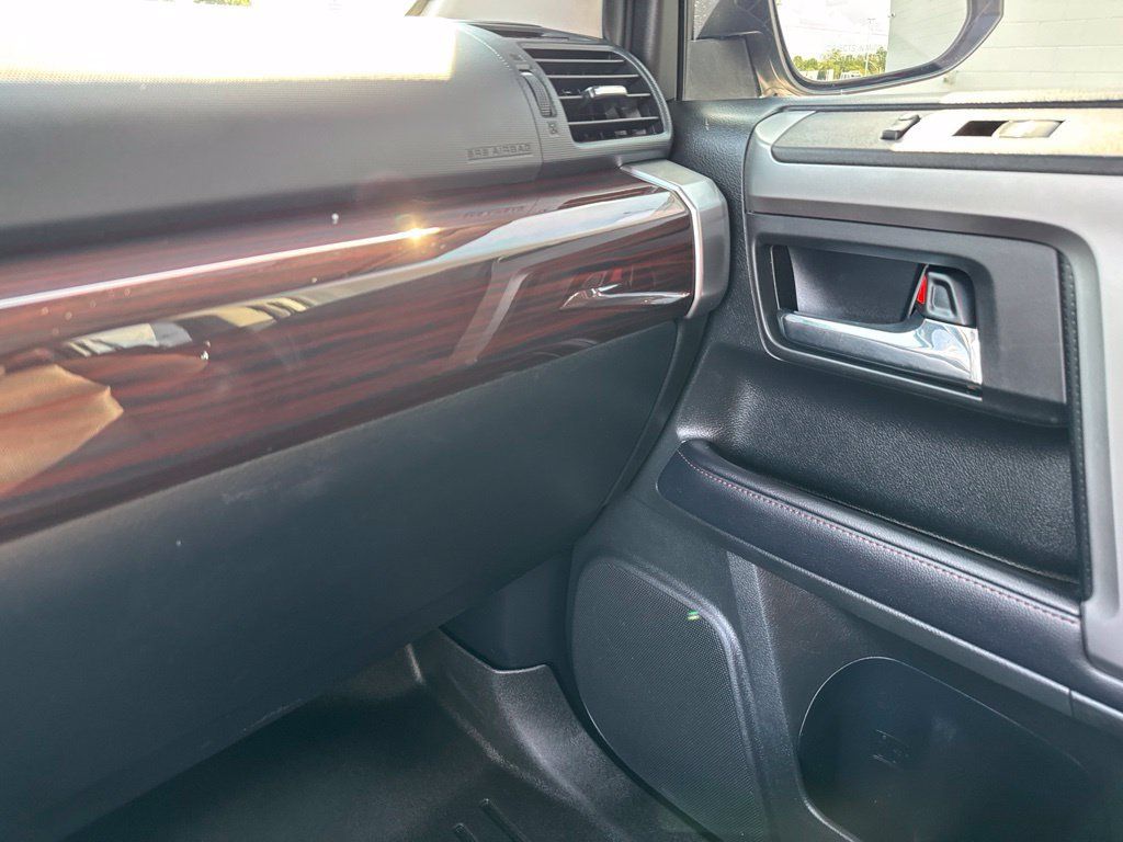 Used 2018 Toyota 4Runner Limited AWD/4WD image 30