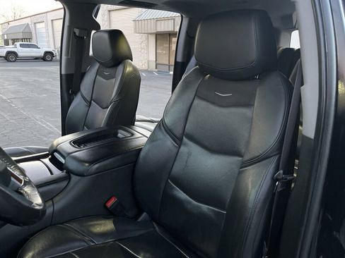 Used 2020 Cadillac Escalade ESV Luxury image 25