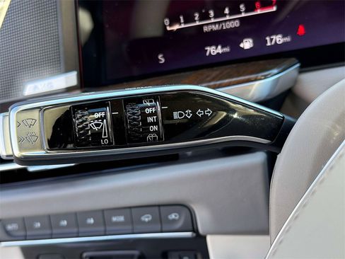 Used 2026 Cadillac Escalade Platinum Sport w/ LPO, ONYX Package image 30