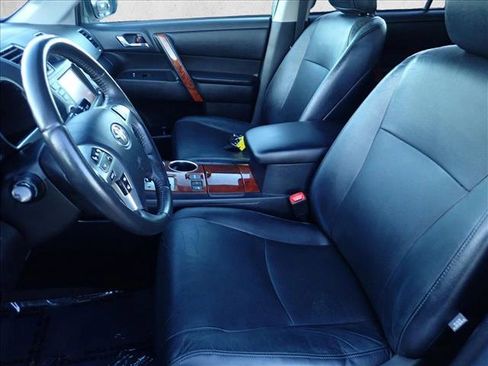 Used 2012 Toyota Highlander Limited w/ Tow Pkg image 12