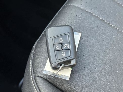 Used 2022 Volkswagen Tiguan SE image 31