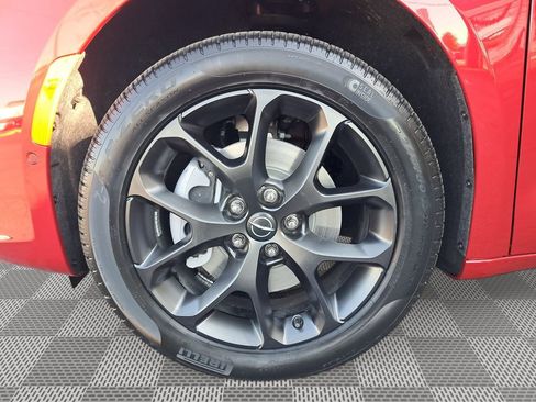 New 2026 Chrysler Pacifica Limited w/ Uconnect Theater Family Group image 10