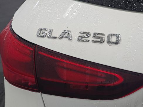 Used 2025 Mercedes-Benz GLA 250 4MATIC image 31