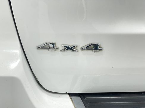 Used 2017 Jeep Grand Cherokee Limited image 40