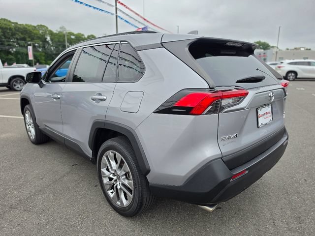 Used 2022 Toyota RAV4 XLE Premium AWD/4WD image 5