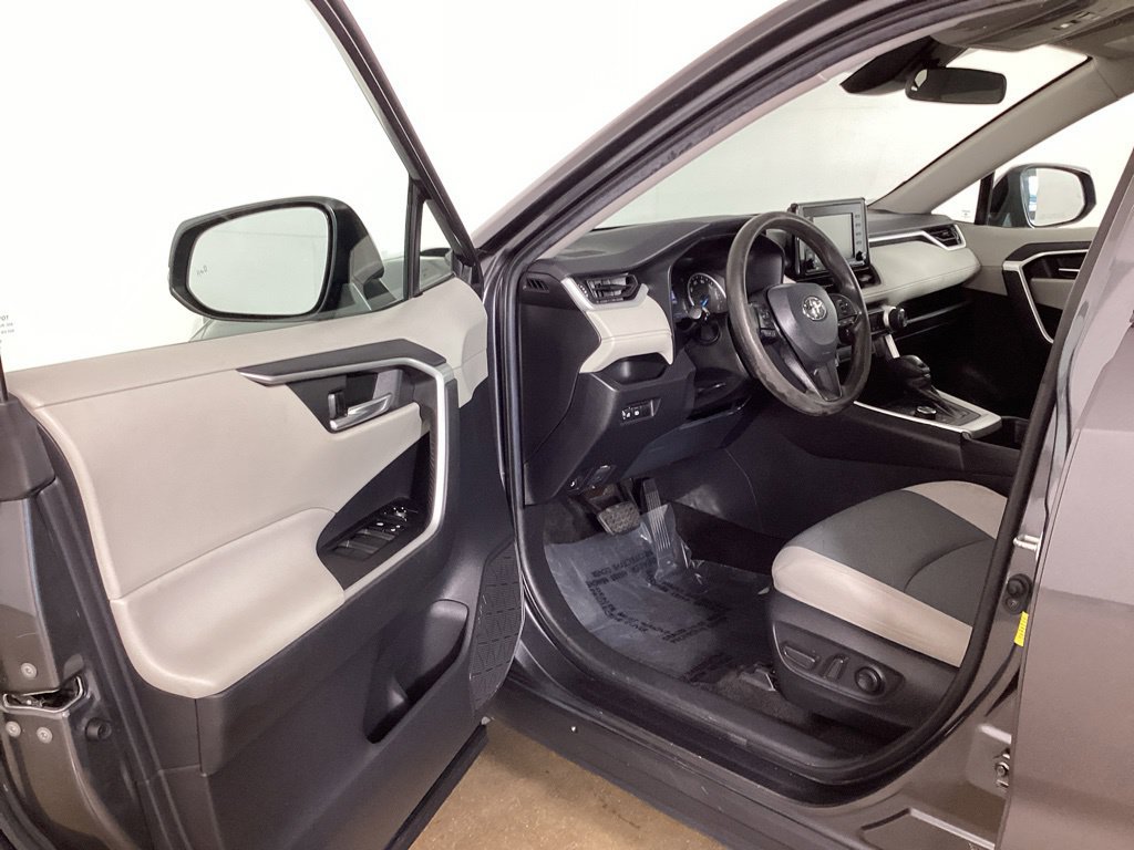 Used 2021 Toyota RAV4 XLE AWD/4WD image 9