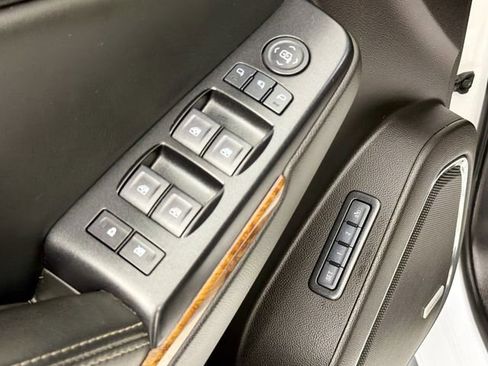 Used 2017 Chevrolet Tahoe Premier AWD/4WD image 18