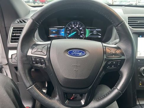 Certified 2018 Ford Explorer XLT w/ Equipment Group 202A image 29