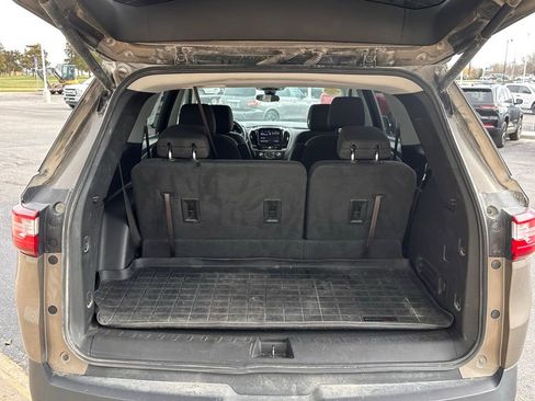 Used 2020 Chevrolet Traverse LT w/ Driver Confidence II Package image 16