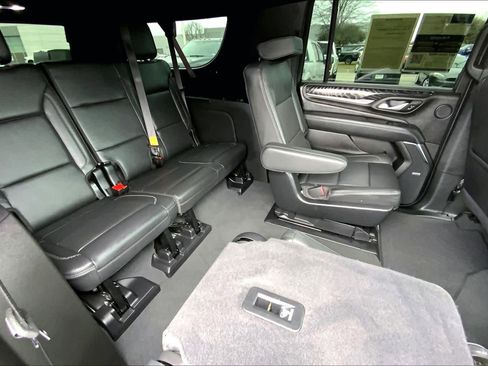 Used 2024 GMC Yukon XL Denali image 17