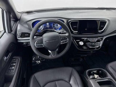 New 2027 Chrysler Pacifica Select FWD image 21