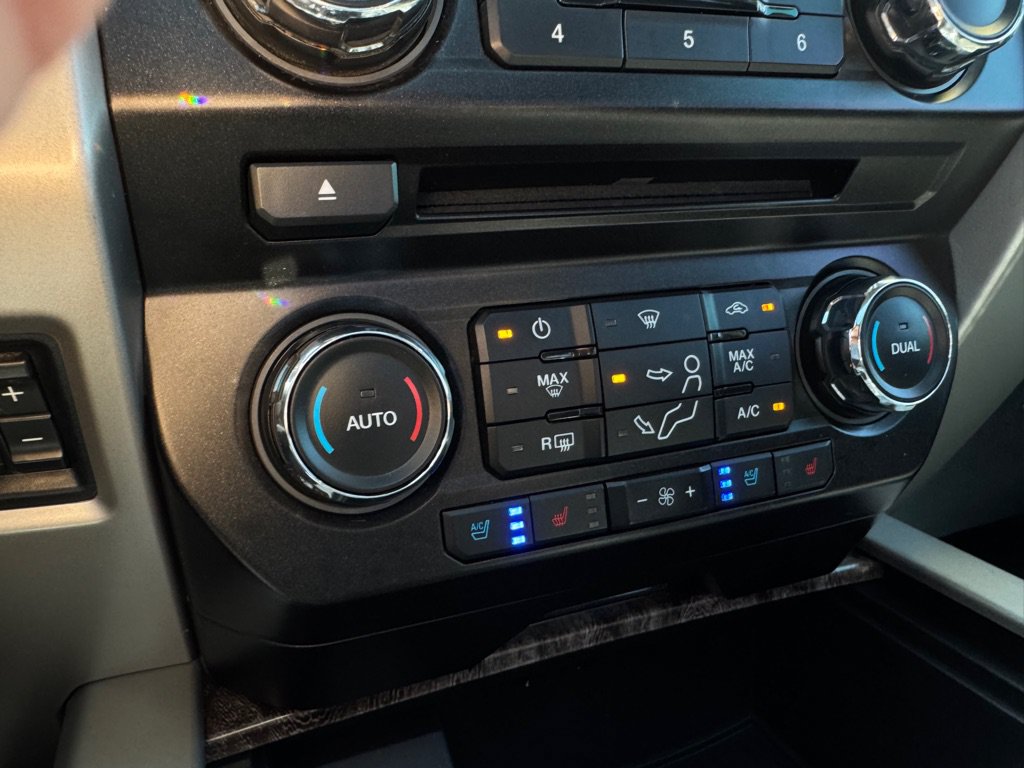 Used 2017 Ford F250 Lariat w/ Lariat Ultimate Package AWD/4WD image 20