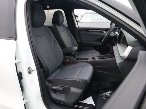 New 2026 Volkswagen Tiguan SE R-Line image 25