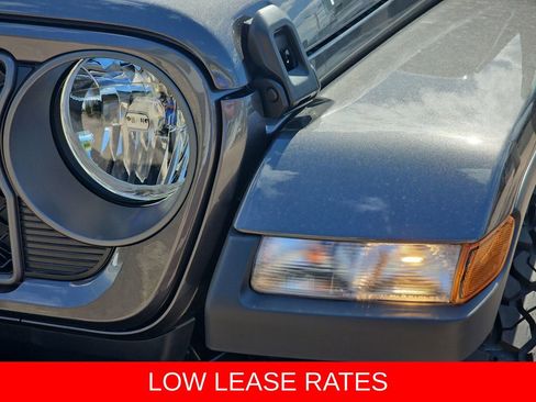 New 2025 Jeep Gladiator Willys image 32