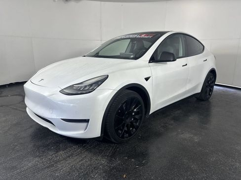 Used 2020 Tesla Model Y Long Range image 3