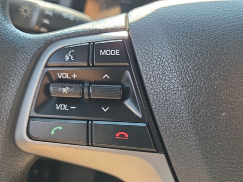 Used 2017 Hyundai Elantra SE FWD image 22