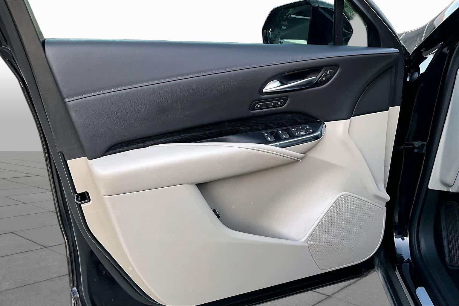 Used 2020 Cadillac XT4 Premium Luxury w/ Cold Weather Package FWD image 21