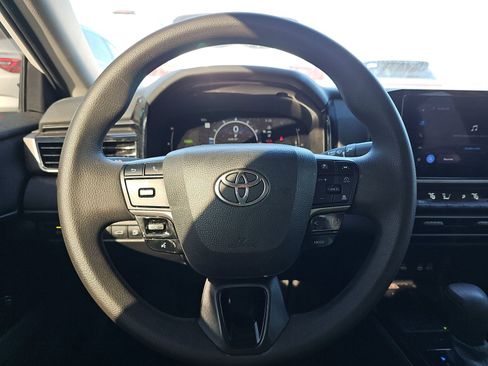 Used 2025 Toyota Camry LE image 10