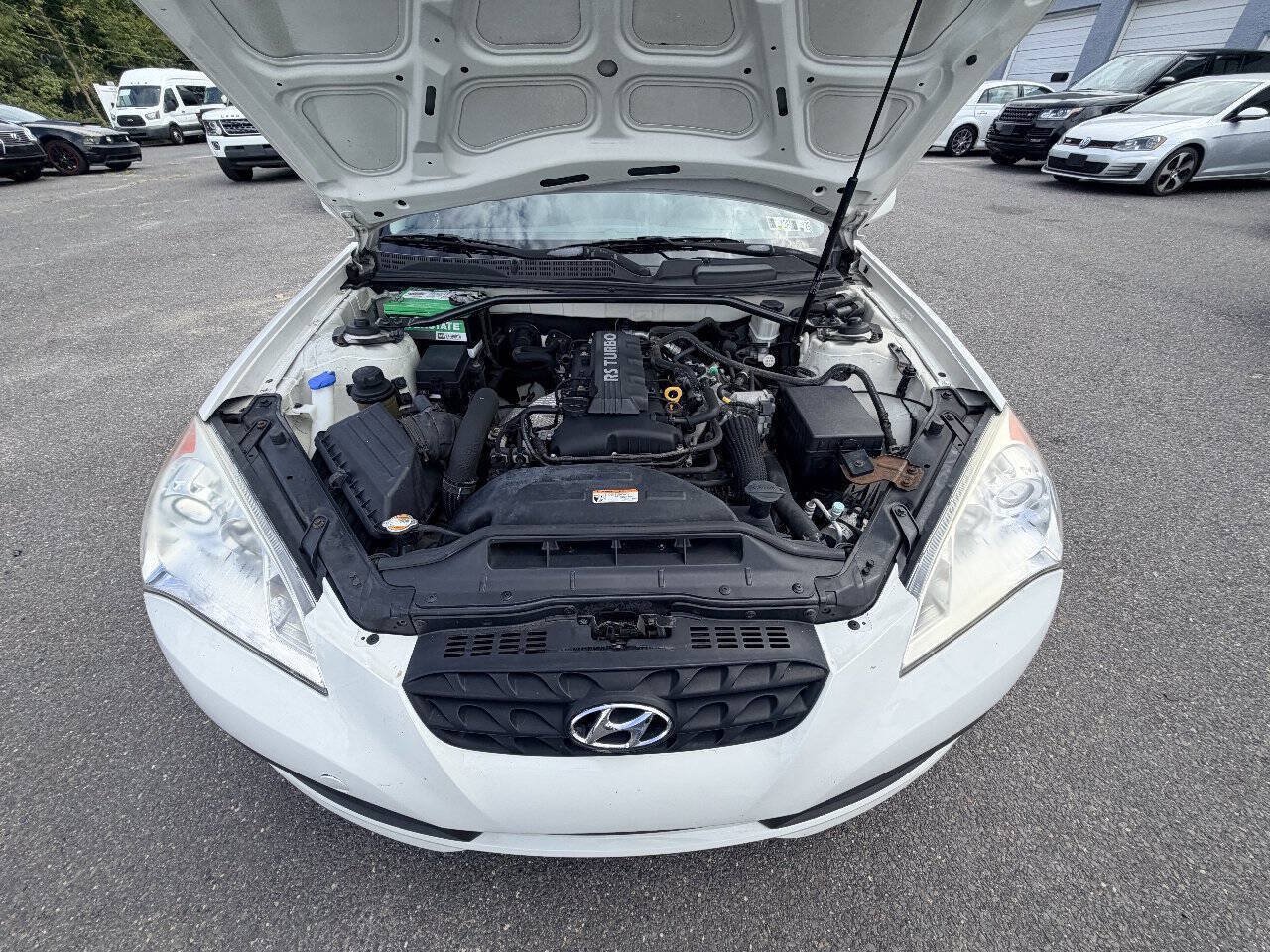 Used 2010 Hyundai Genesis 2.0T RWD image 4