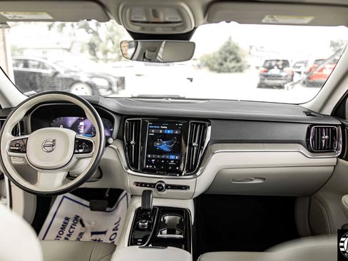 Used 2023 Volvo S60 T8 Plus image 35