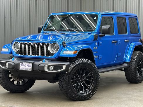 Used 2024 Jeep Wrangler Unlimited Sahara w/ Technology Group AWD/4WD image 1