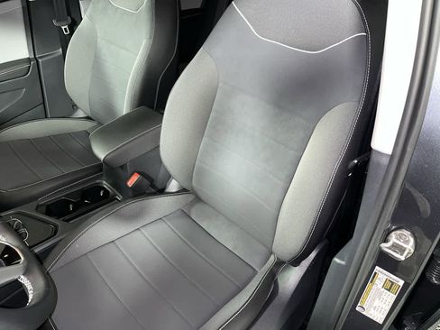 Used 2024 Volkswagen Taos SE image 15