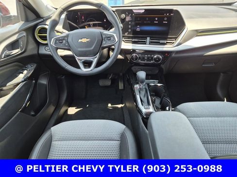 Used 2025 Chevrolet Trax LT w/ Driver Confidence Package FWD image 21