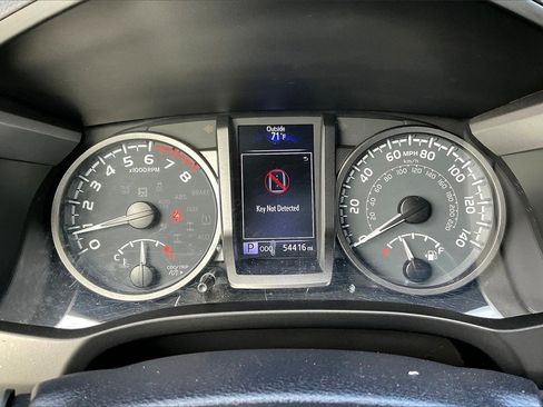 Used 2022 Toyota Tacoma TRD Off-Road image 14