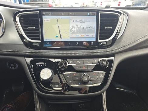 New 2026 Chrysler Pacifica Limited w/ S Appearance Package image 23