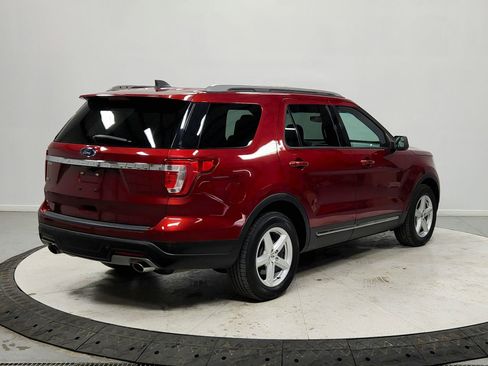 Used 2018 Ford Explorer XLT image 7